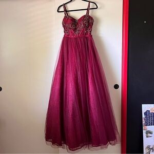 Elegant Burgundy Gown with Embroidered Bodice for Prom/Banquet/Quinceañera